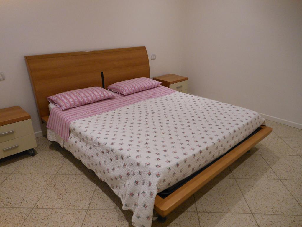 B&B La Luna Dal Borgo Ези Экстерьер фото