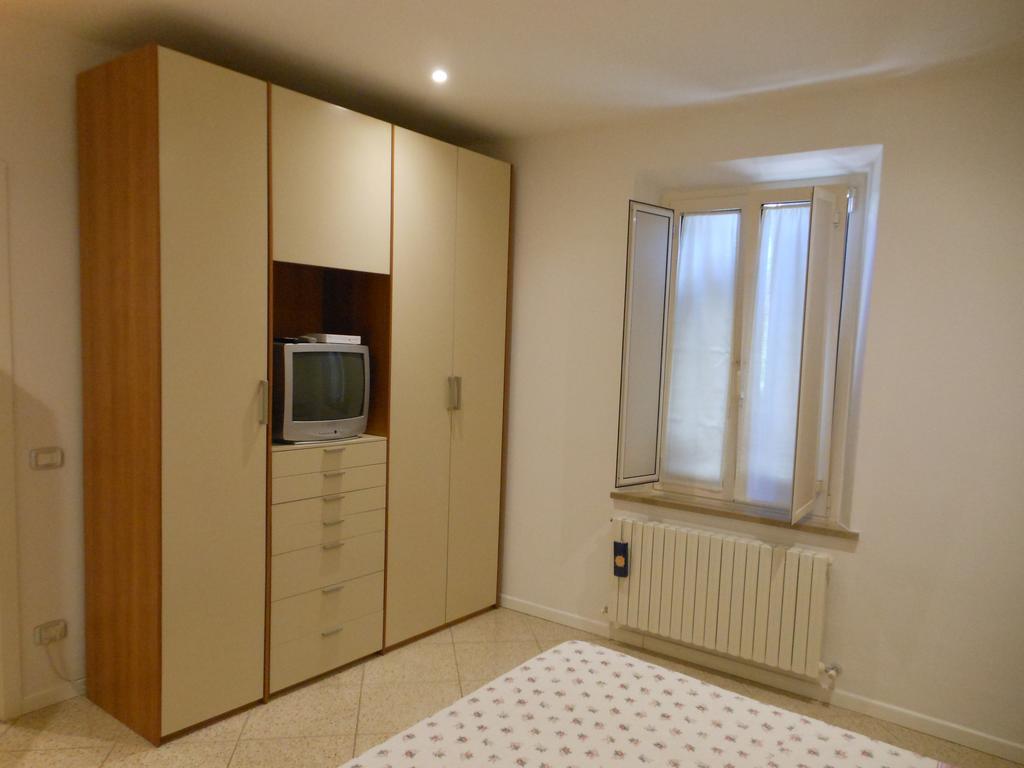 B&B La Luna Dal Borgo Ези Экстерьер фото