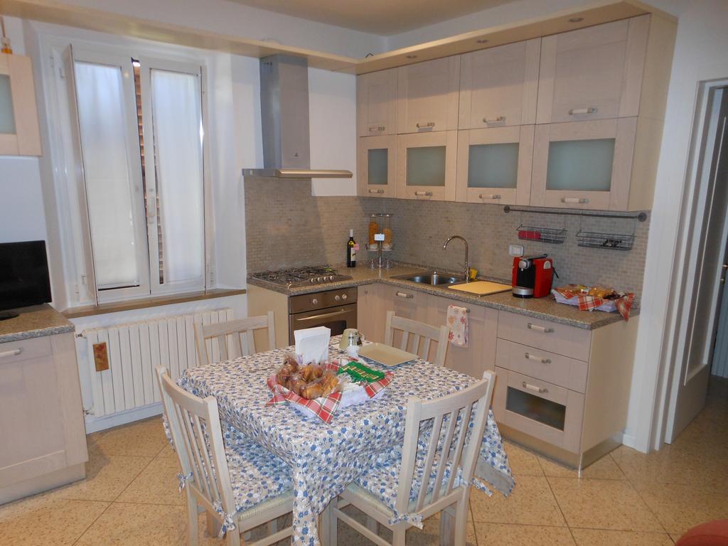 B&B La Luna Dal Borgo Ези Экстерьер фото