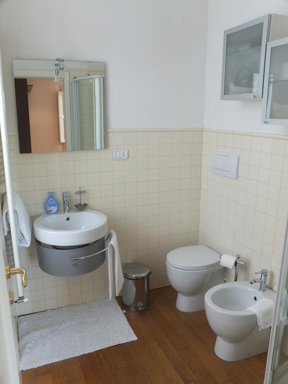 B&B La Luna Dal Borgo Ези Номер фото
