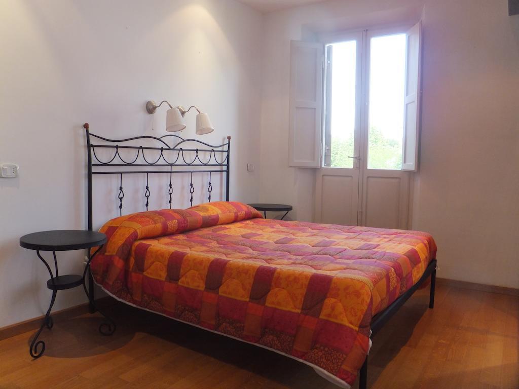 B&B La Luna Dal Borgo Ези Номер фото