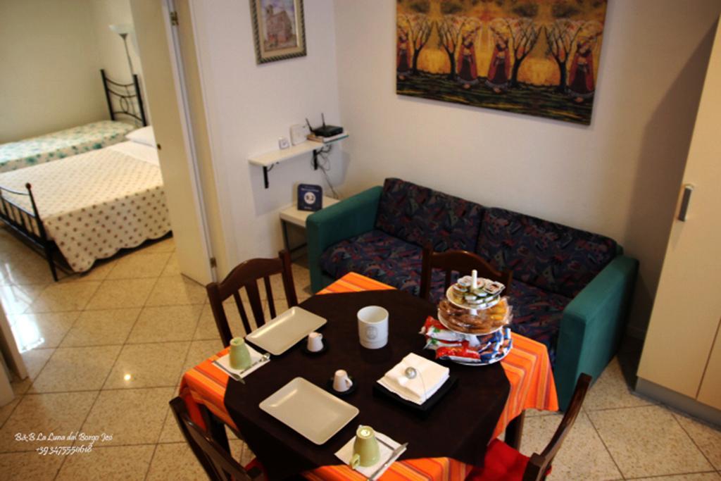 B&B La Luna Dal Borgo Ези Экстерьер фото
